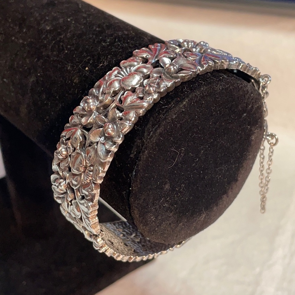 Vtg Napier silver plated hinged cuff bracelet